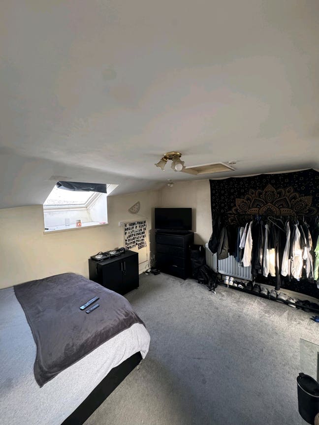 1 Large Double Room Available in Central Brighton Main Photo