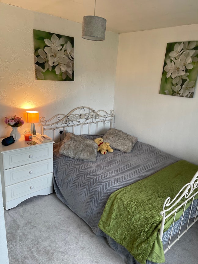 Double Room in Tilgate Park Crawley  Main Photo