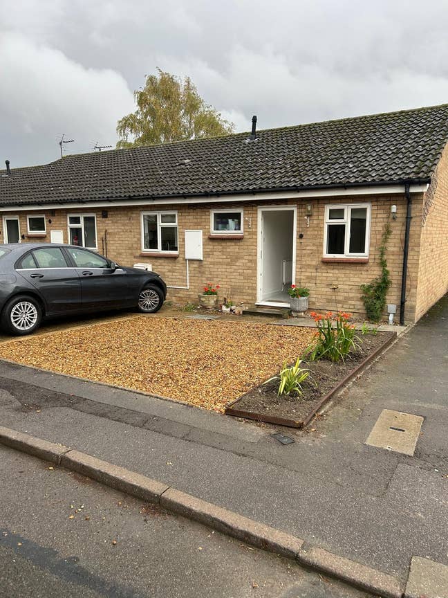 Beautiful renovated bungalow in stunning village  Main Photo