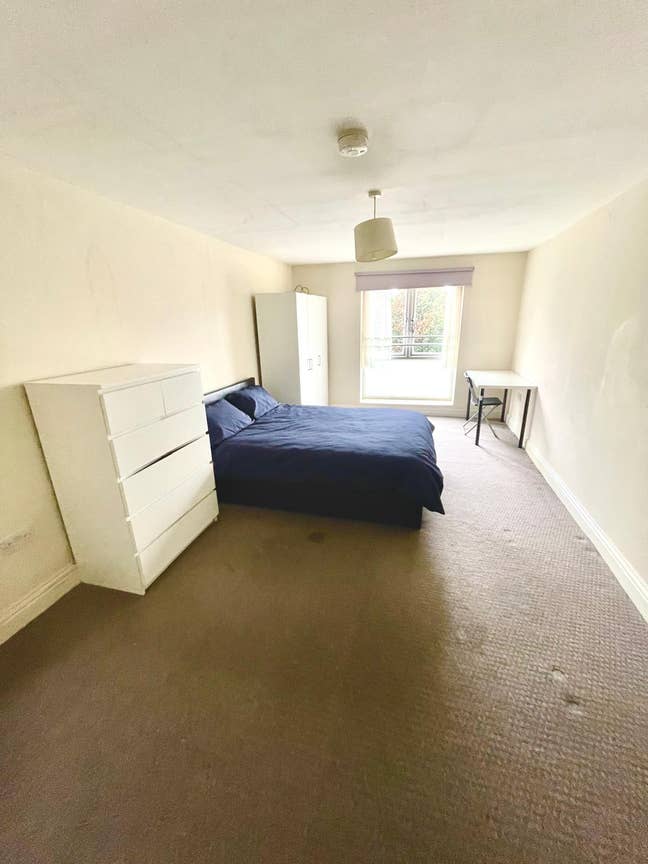 !! Spacious Double For Couples in Shadewell !! Main Photo