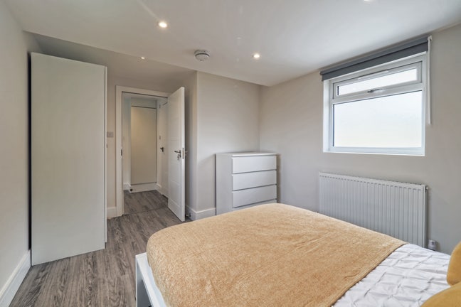 Vast En-Suite Room Main Photo