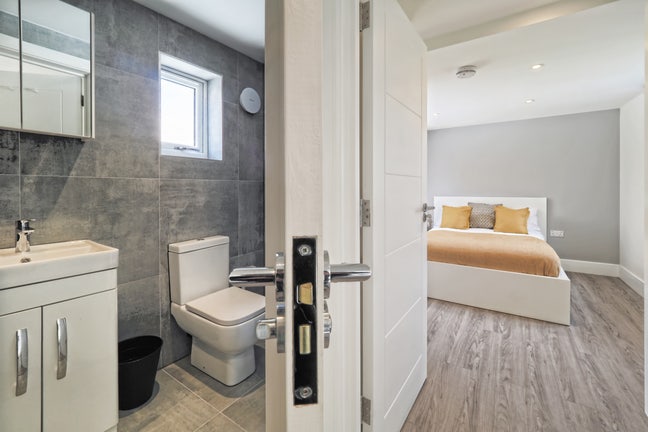 Vast En-Suite Room Main Photo