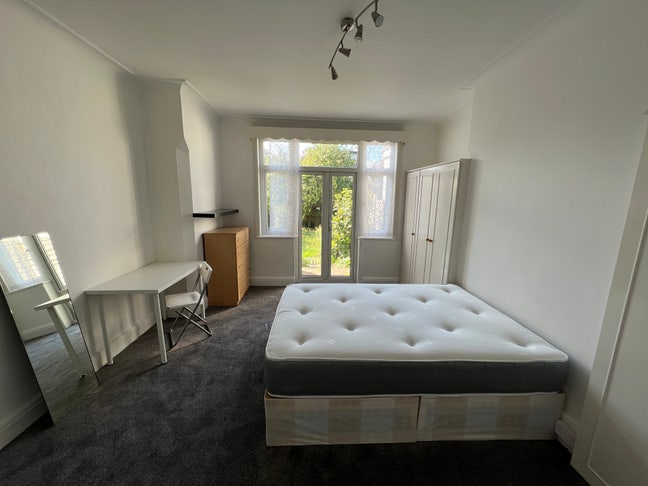 Short Term for November - £820 All Included  Main Photo