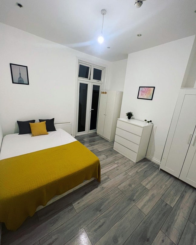 Lovely Large Room in Cricklewood-Great location  Main Photo
