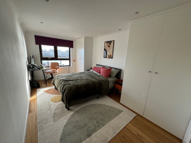 Riverside En-Suite Room with Gym, Pool and Parking Main Photo