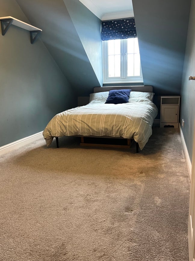 Double room in spacious house  Main Photo