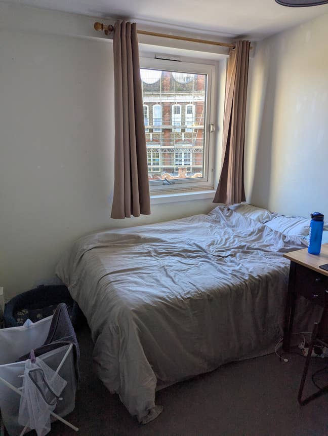 2 Bed Flat near Victoria Park (Living with Dog) Main Photo