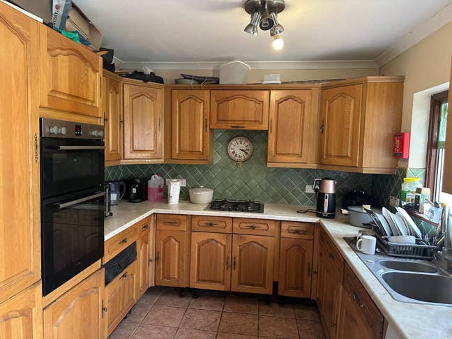 ✨ Spacious & Bright Double Room in Lovely Edmonton Main Photo