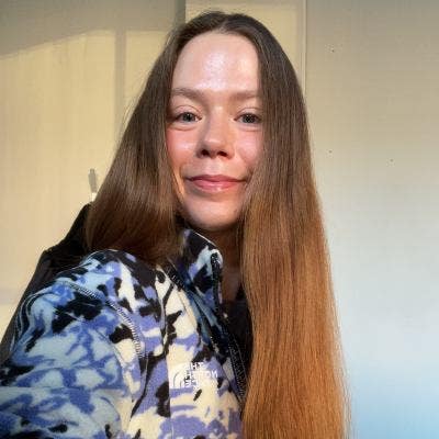 Professional Female seeks a double room Main Photo