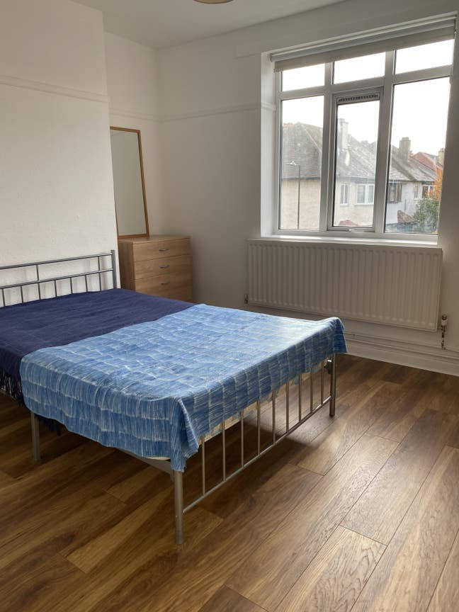 Nice double room, friendly flat, Shepherd's Bush Main Photo