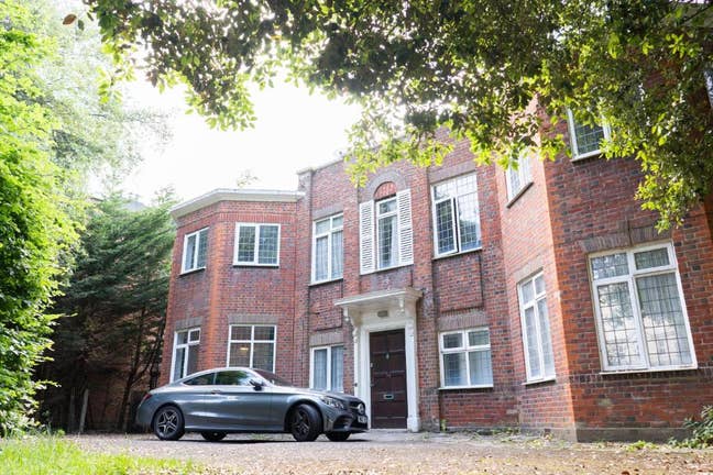 Large house in East Cliff Main Photo