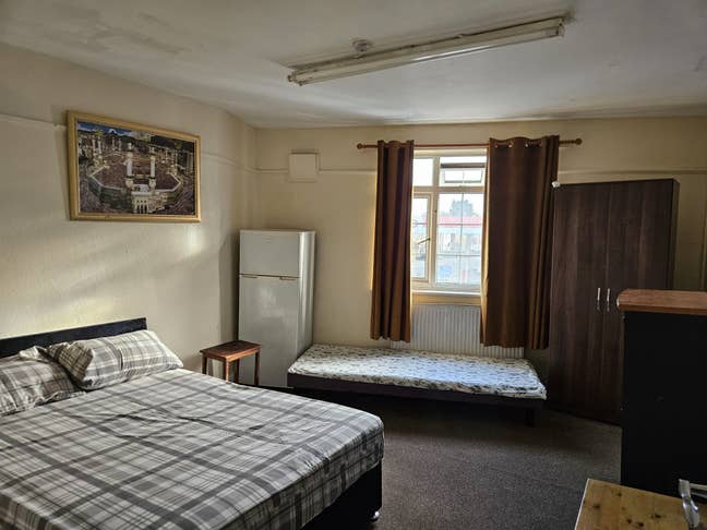 Fully Furnished Double Room Available for Rent  Main Photo