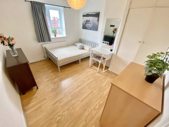 🏠Spacious & Bright Double Room in Kilburn NW2 Main Photo