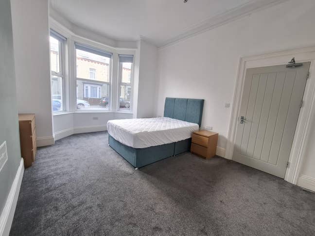 Beautiful, central, modern & friendly shared house Main Photo