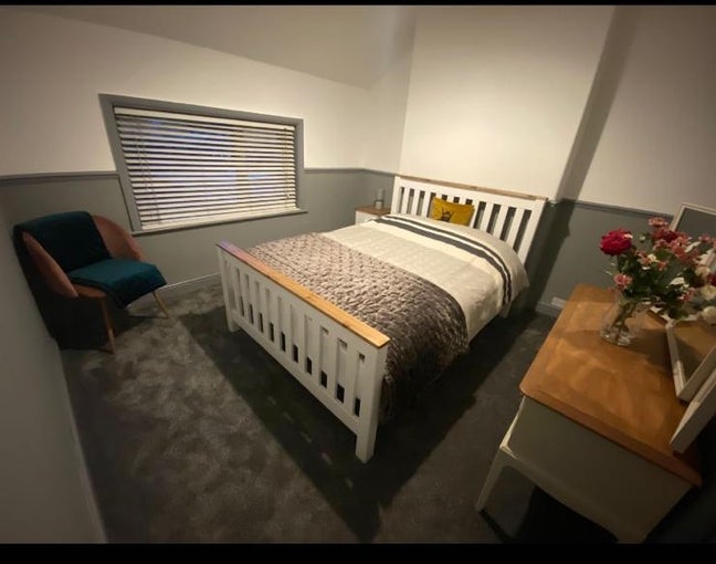 🛏️ Spacious, fully furnished double room | B11 Main Photo