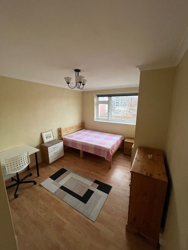 ** Ready to Move in ** Large Double Room **  Main Photo