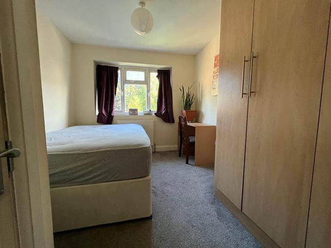 Double furnished Bedroom Shared Bathroom Main Photo