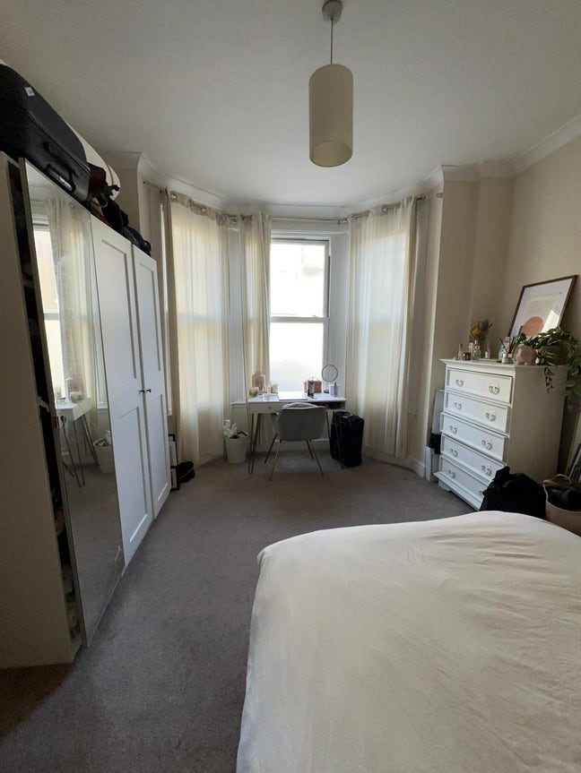Beautiful 4-Bedroom Furnished House with Patio Main Photo