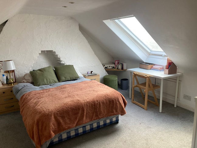 Two lovely furnished rooms available in SW19 Main Photo
