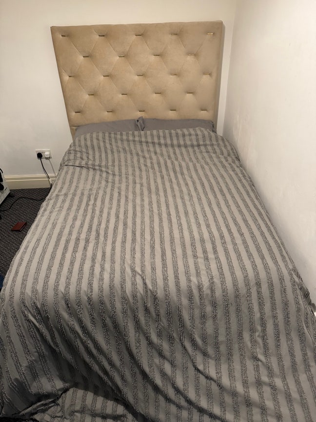Furnished double room available  Main Photo