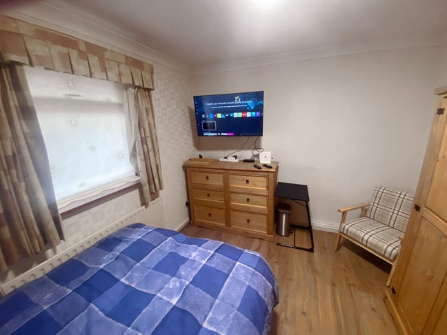 Modern Double Bedroom All Bills Inc Main Photo