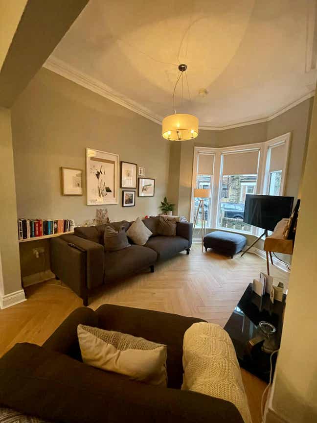 Spare room to rent on Deramore Avenue  Main Photo