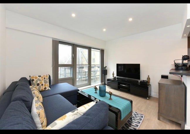 Double room w desk in Canary Wharf Main Photo