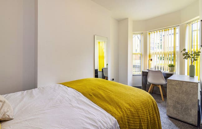 Double Room Available With Brand New Bathroom! Main Photo