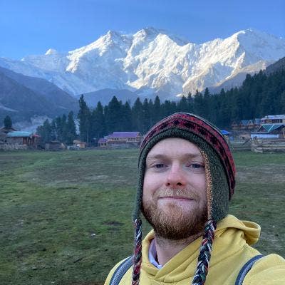 31,m. Employed, tidy, laid-back, & friendly Main Photo