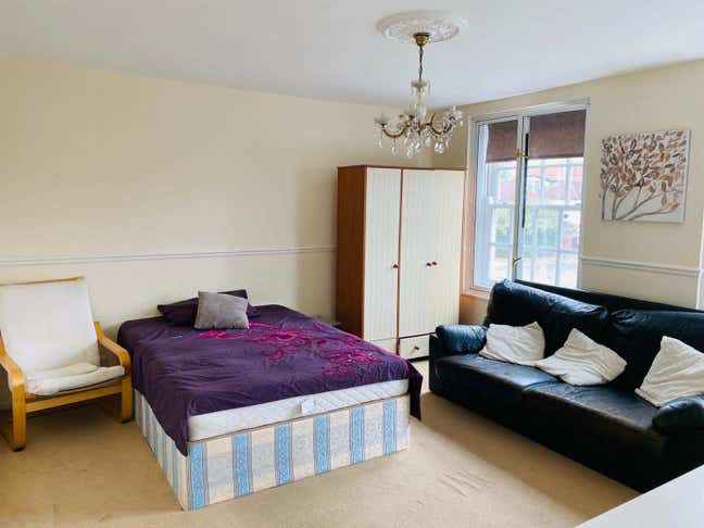 Big Double Room Available Now in W12! Main Photo