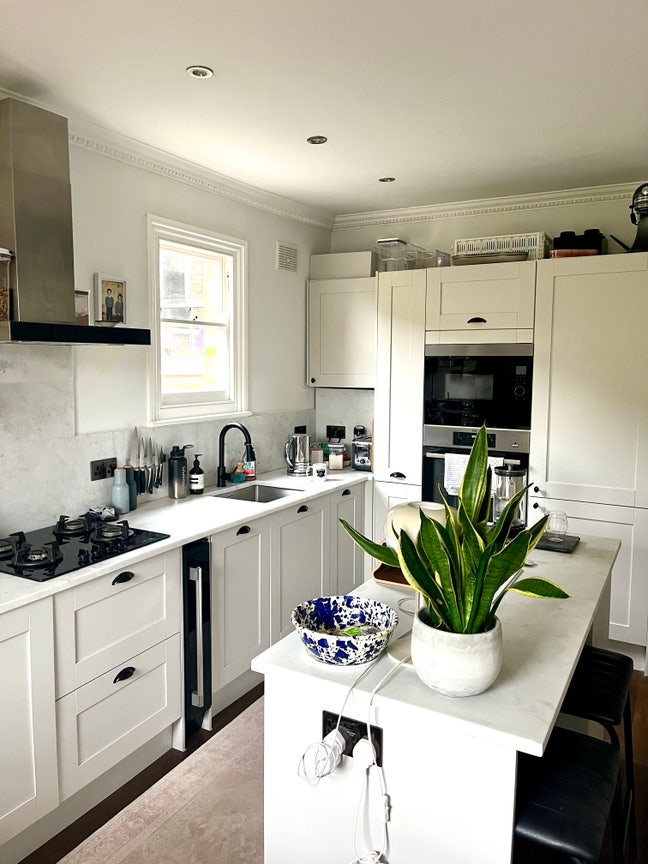 Large double room in spacious victorian flat Main Photo