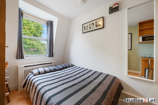 Modern Studio Flat in Earl's Court, No Deposit Main Photo