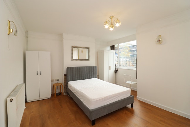 Huge Room Just Refurbshed Main Photo