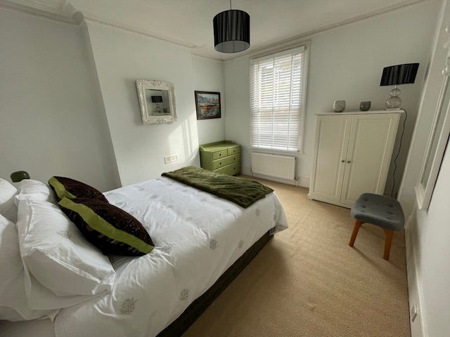 Lovely double room, own bathroom and lounge.  Main Photo