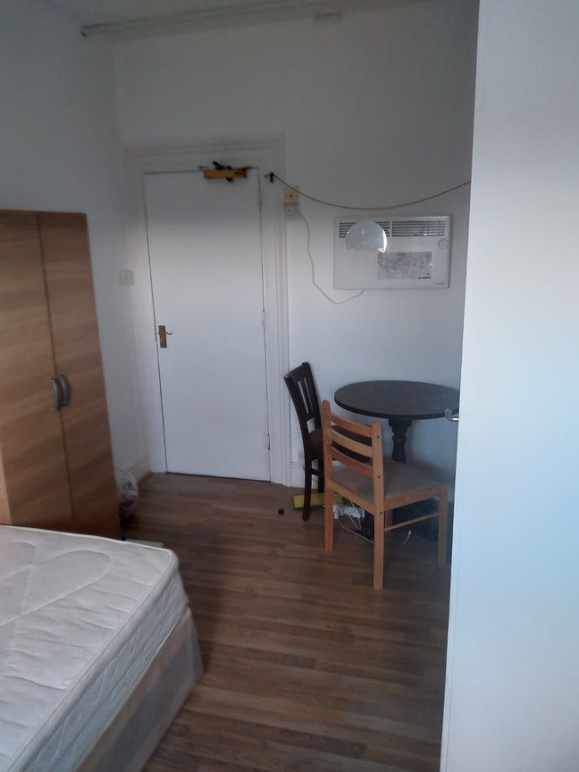 Studio Flat in Croydon Main Photo