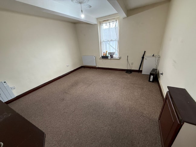 Spare Double bed room available  Main Photo