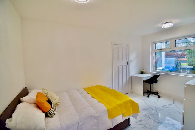 Modern Double Room – Close to Transport! Main Photo
