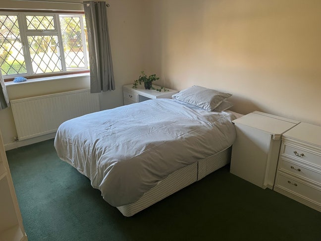 Two large double rooms with off road parking Main Photo