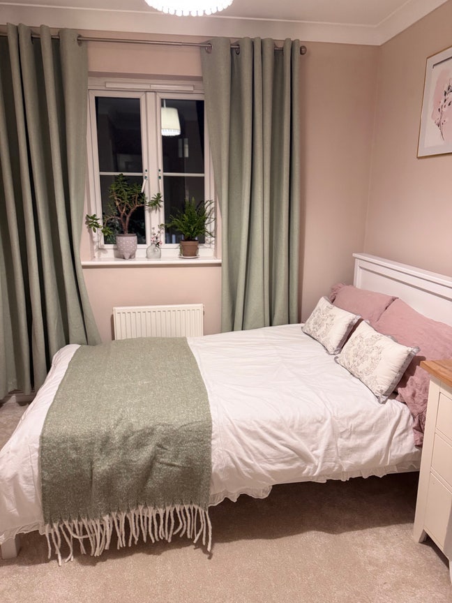 Lovely double room in a calm, friendly home! Main Photo