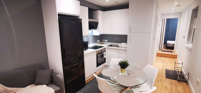 Modern 1-bed apartment in East Finchley with BILLS Main Photo