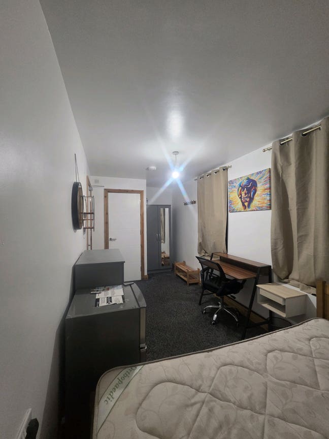Ensuite Double Room in Friendly Professional House Main Photo