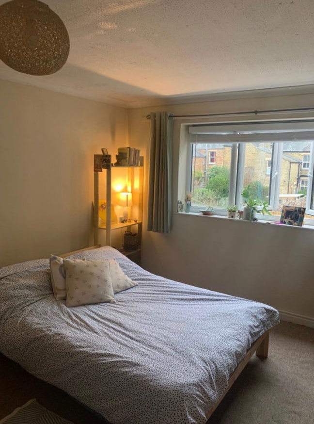 Warm double bed room in cowley with on suite Main Photo