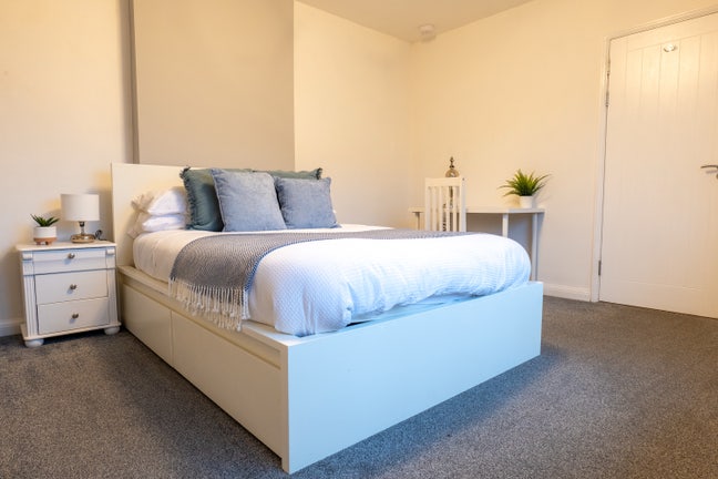 Room in 6 Bed Prof.House | All bills inc.! Main Photo