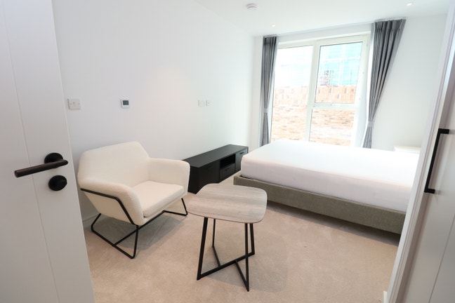 Luxury Ensuite Short Walk from the Station Main Photo
