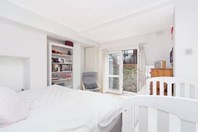 Bright Double Room with garden in West Kensington Main Photo