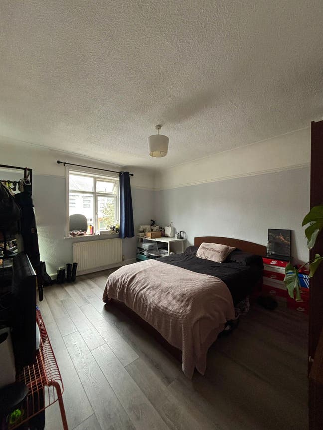 Large double room in Clapton Main Photo