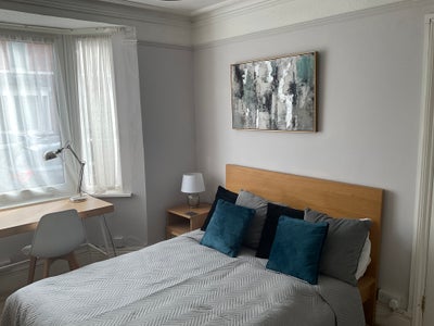  ^^ Double  room in the ❤️ of Swindon Town 😊 Main Photo