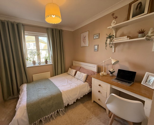 Quiet, modern, newly renovated  Main Photo
