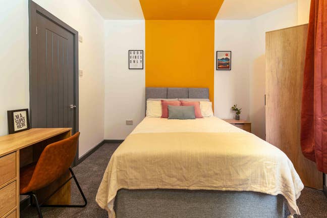 Modern Double Ensuite | All Bills Inc | Furnished  Main Photo