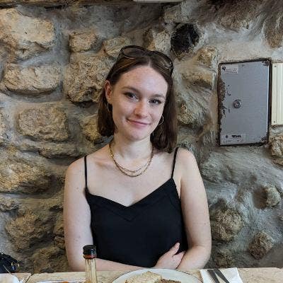 Young professional seeking short let Main Photo